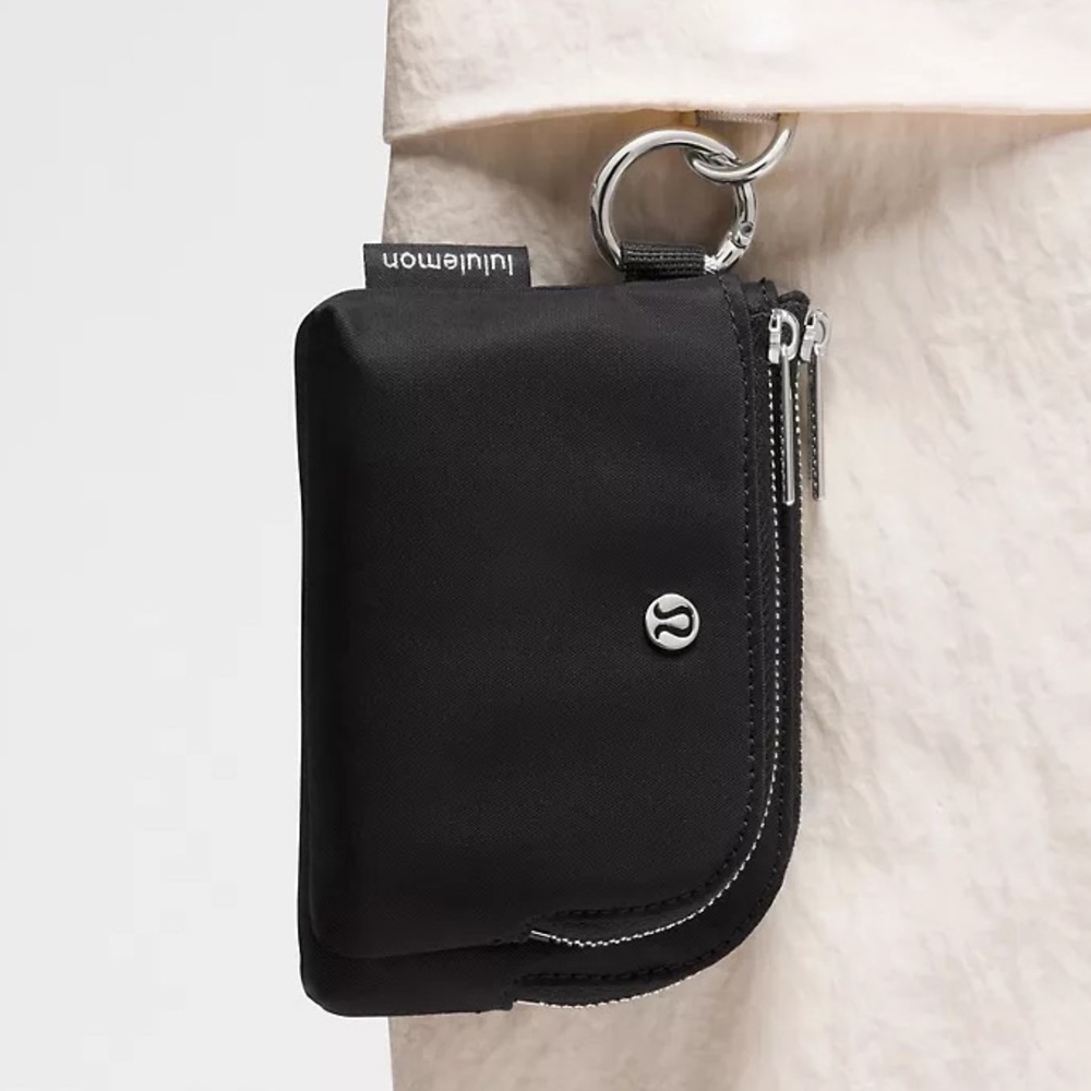 LULULEMON Duble Zip Clippable Pouch. NWT.